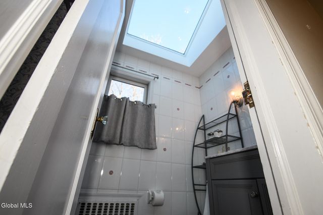 41 Crescent Drive, Albany, NY 12208