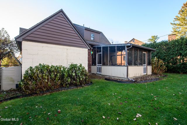 41 Crescent Drive, Albany, NY 12208