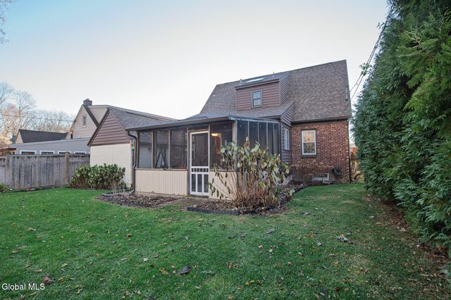 41 Crescent Drive, Albany, NY 12208