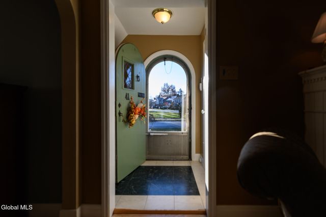 41 Crescent Drive, Albany, NY 12208