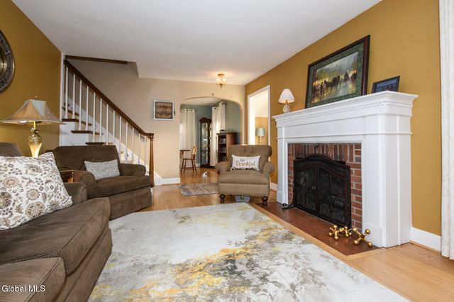 41 Crescent Drive, Albany, NY 12208