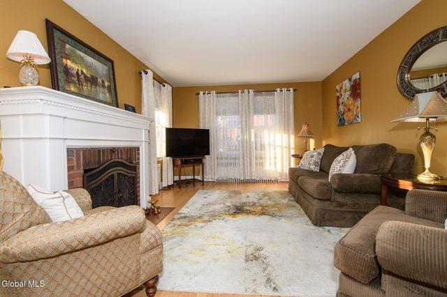 41 Crescent Drive, Albany, NY 12208