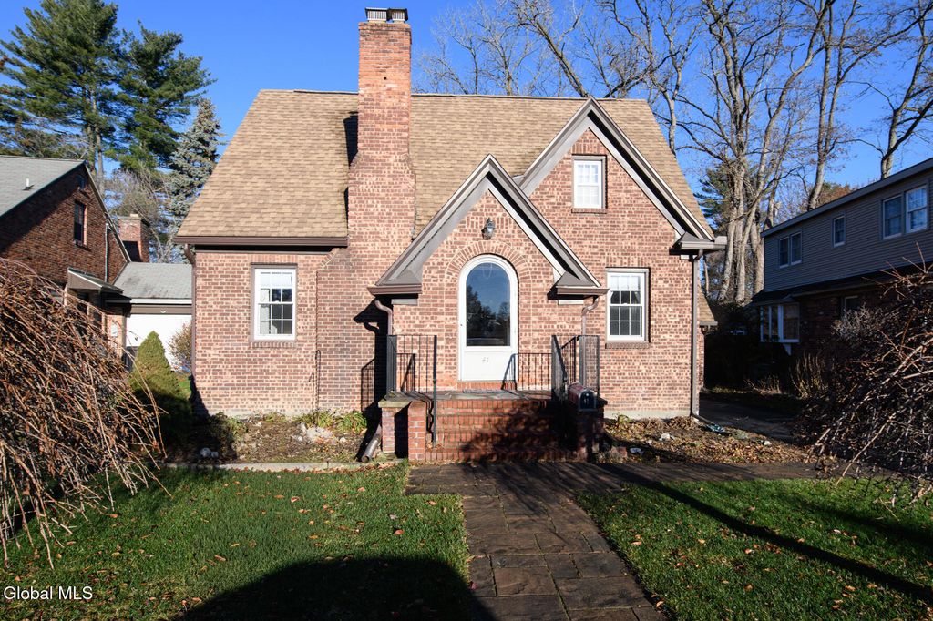 41 Crescent Drive, Albany, NY 12208