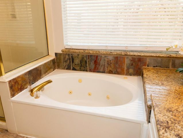 15922 Cutten Road, Houston, TX 77070