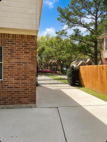 15922 Cutten Road, Houston, TX 77070