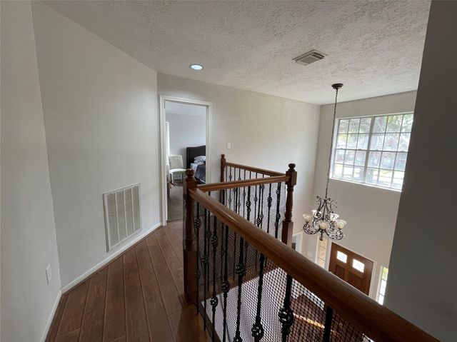 15922 Cutten Road, Houston, TX 77070