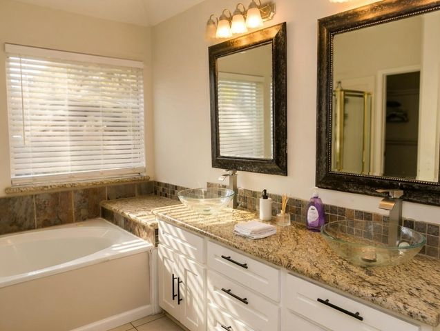 15922 Cutten Road, Houston, TX 77070