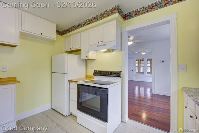 720 E Granet Avenue, Hazel Park, MI 48030