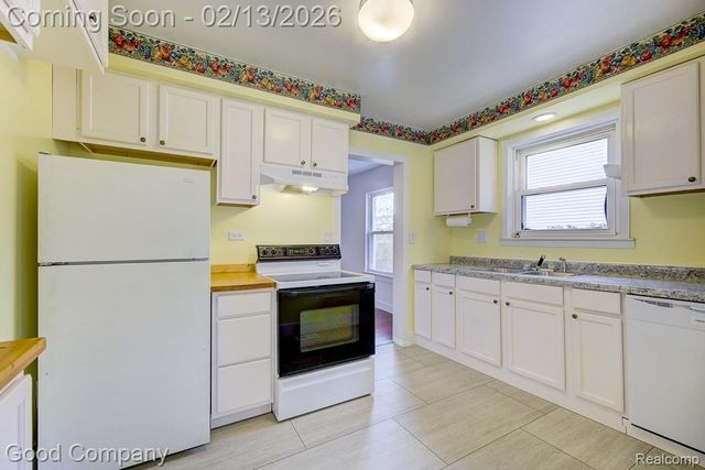 720 E Granet Avenue, Hazel Park, MI 48030