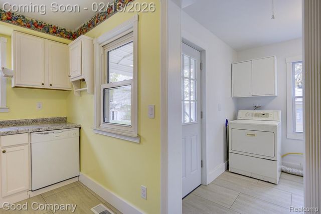 720 E Granet Avenue, Hazel Park, MI 48030