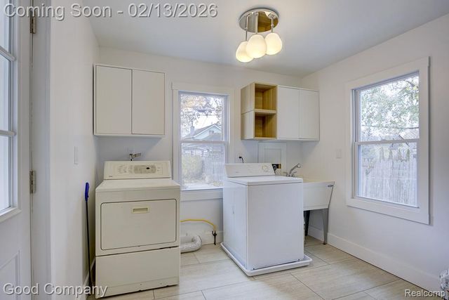 720 E Granet Avenue, Hazel Park, MI 48030