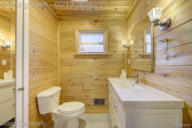 720 E Granet Avenue, Hazel Park, MI 48030