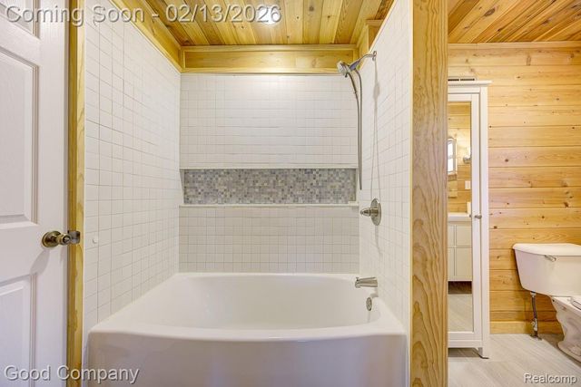 720 E Granet Avenue, Hazel Park, MI 48030