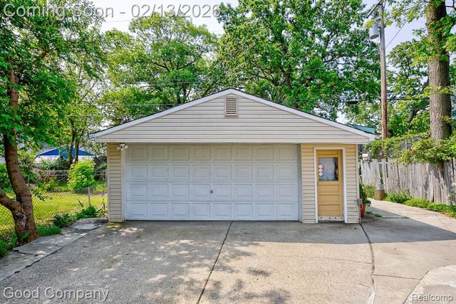 720 E Granet Avenue, Hazel Park, MI 48030