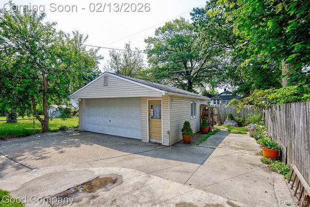 720 E Granet Avenue, Hazel Park, MI 48030