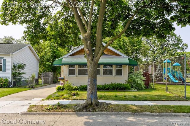 720 E Granet Avenue, Hazel Park, MI 48030