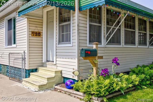 720 E Granet Avenue, Hazel Park, MI 48030