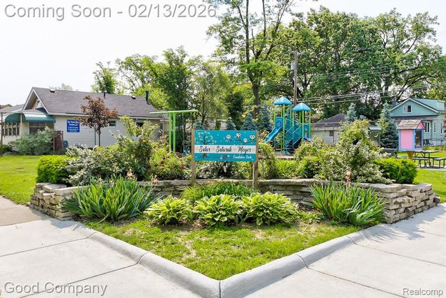 720 E Granet Avenue, Hazel Park, MI 48030