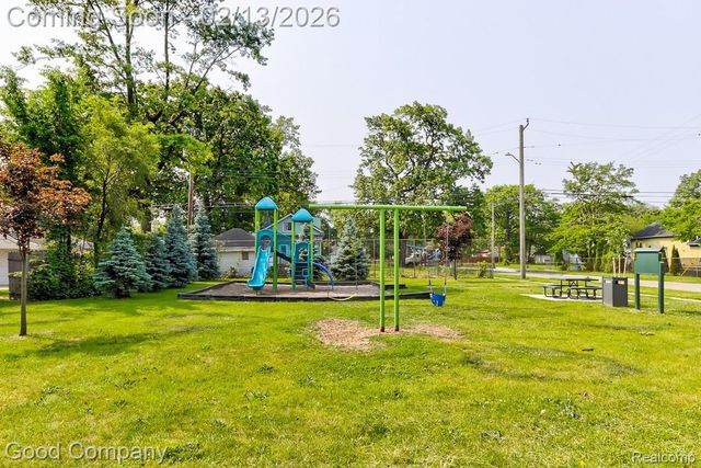 720 E Granet Avenue, Hazel Park, MI 48030