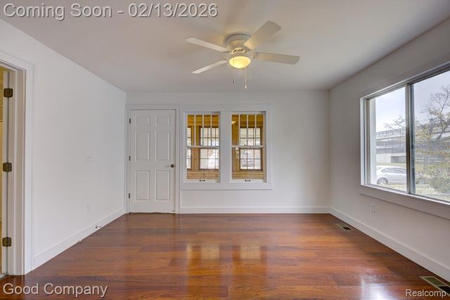 720 E Granet Avenue, Hazel Park, MI 48030