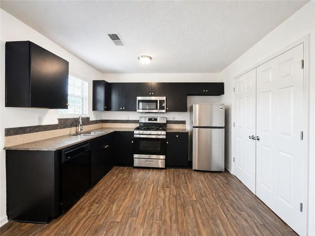 2490 Rambling Way, Lithonia, GA 30058