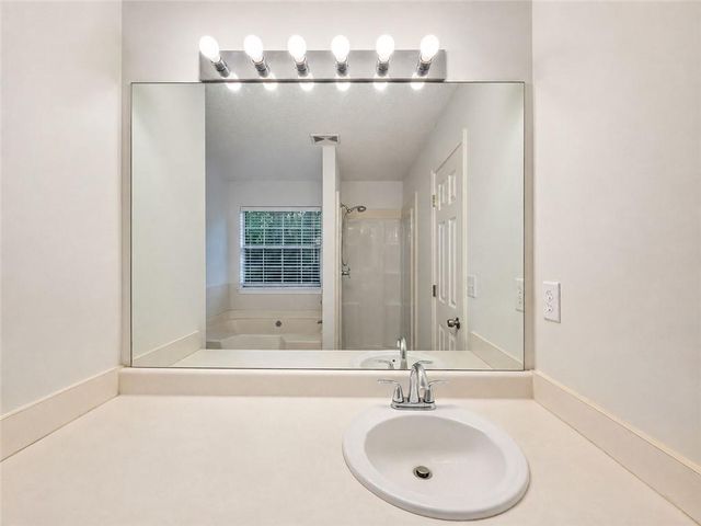 2490 Rambling Way, Lithonia, GA 30058