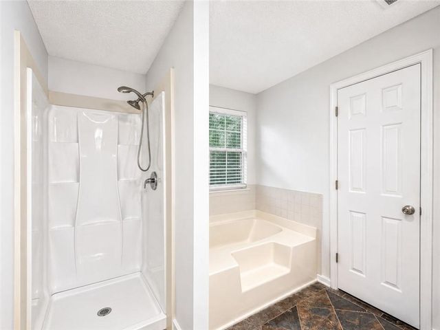 2490 Rambling Way, Lithonia, GA 30058