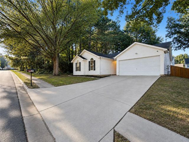 2490 Rambling Way, Lithonia, GA 30058