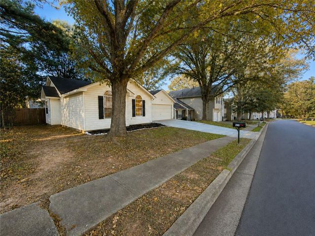2490 Rambling Way, Lithonia, GA 30058