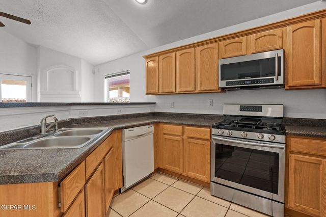5548 MANUEL MORENO Drive, El Paso, TX 79934