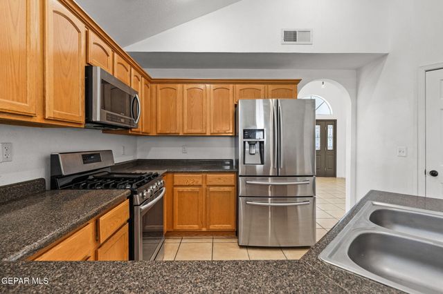 5548 MANUEL MORENO Drive, El Paso, TX 79934