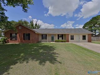 182 Silverwood Lane, Hazel Green, AL 35750