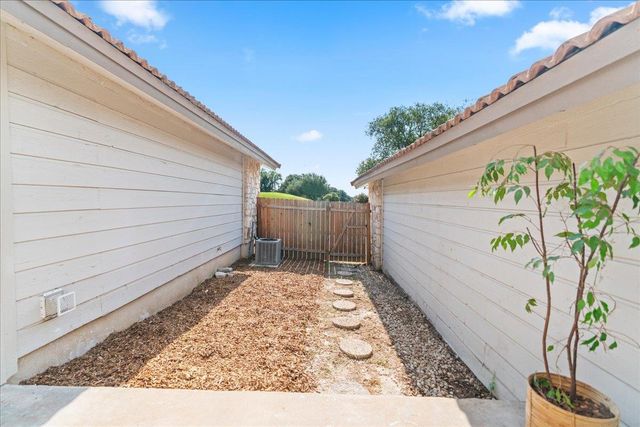 2217 Onion Creek PKWY 121, Austin, TX 78747