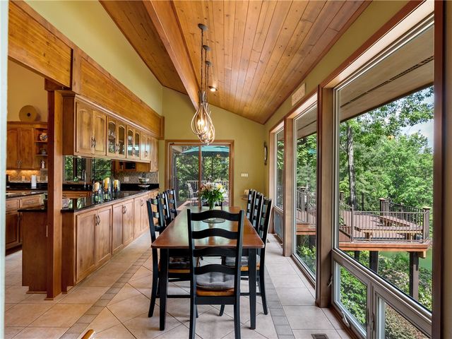 673 Lake Breeze Lane, Salem, SC 29676