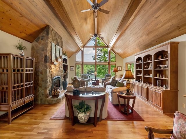 673 Lake Breeze Lane, Salem, SC 29676