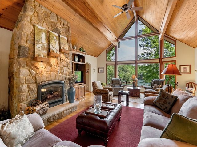 673 Lake Breeze Lane, Salem, SC 29676