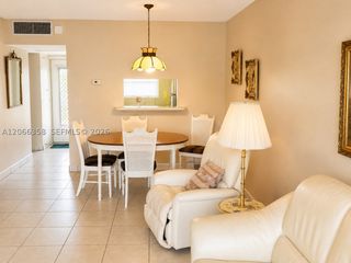 5181 W Oakland Park Blvd 312, Lauderdale Lakes, FL 33313