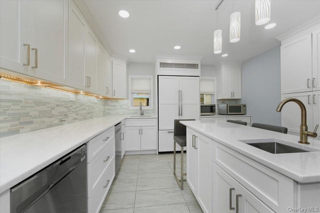 422 Cedarhurst Avenue, Cedarhurst, NY 11516