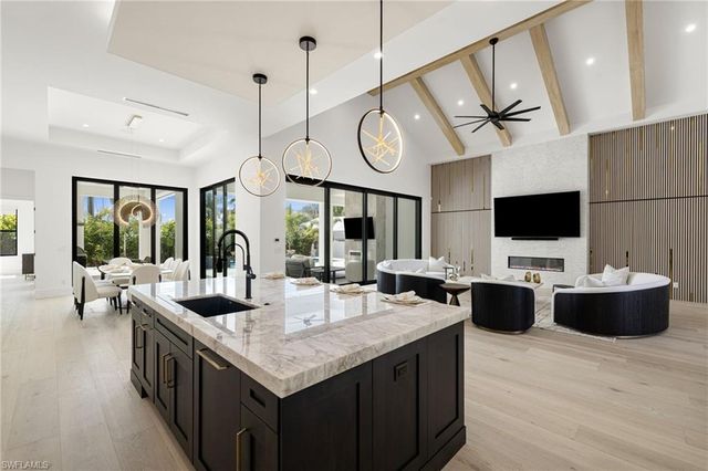 620 94th AVE N, Naples, FL 34108