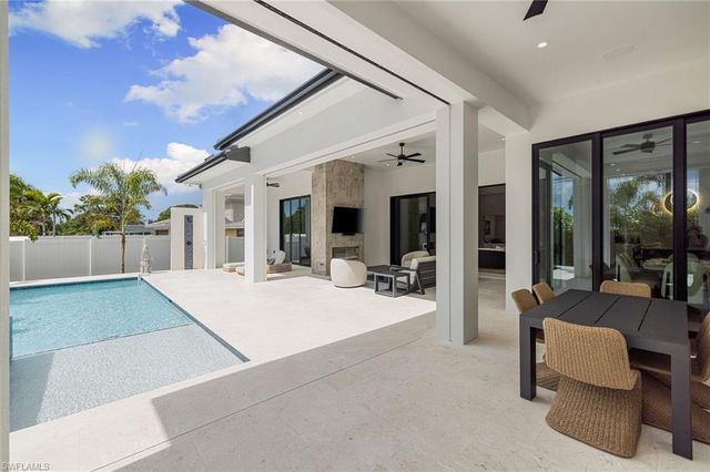 620 94th AVE N, Naples, FL 34108