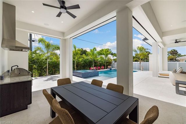 620 94th AVE N, Naples, FL 34108