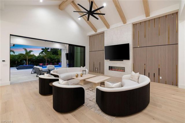 620 94th AVE N, Naples, FL 34108