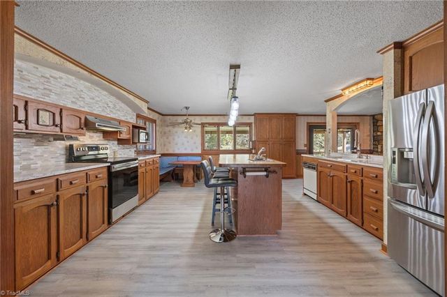 1463 Charlotte Highway, Mooresville, NC 28115