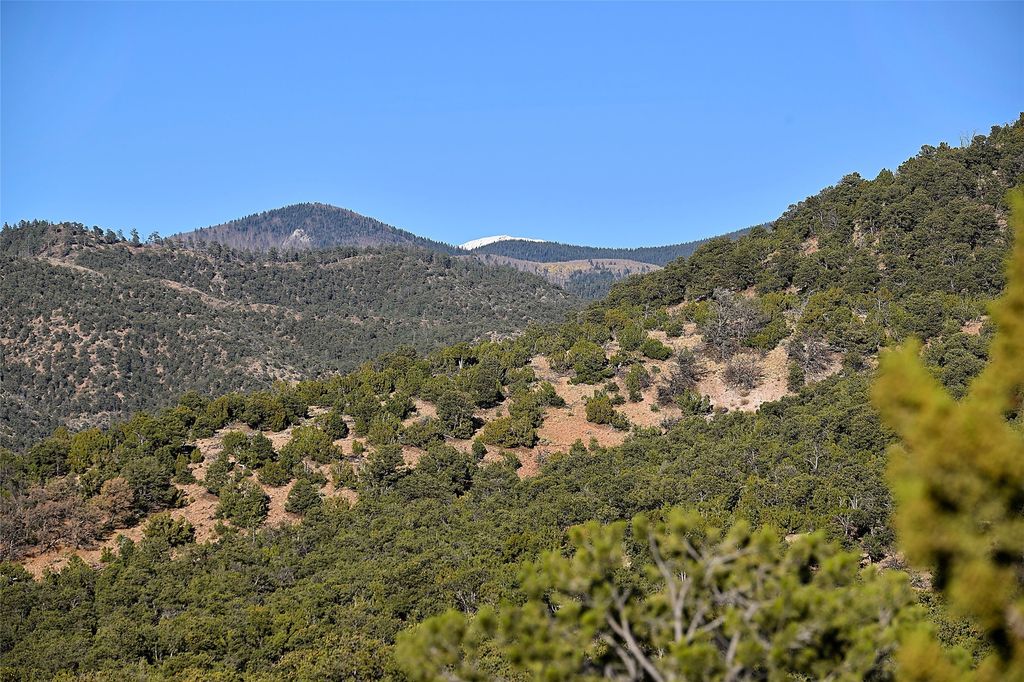 27 Lodge Circle, Santa Fe, NM 87506