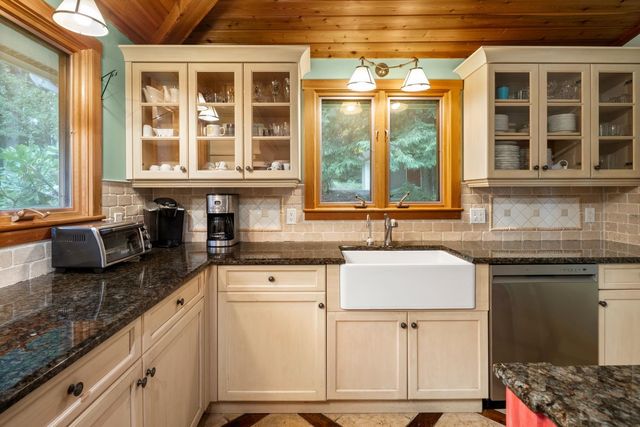 835 Alpine View Road, Stowe, VT 05672