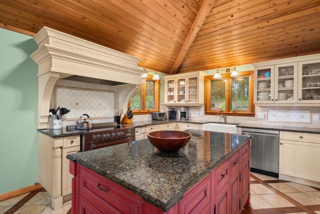 835 Alpine View Road, Stowe, VT 05672