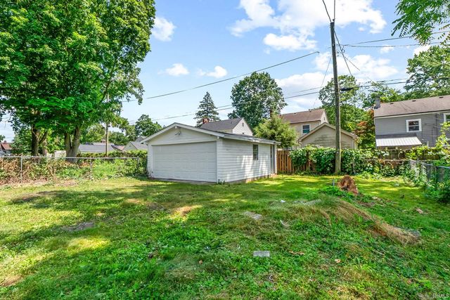 1327 Fay Drive, Fort Wayne, IN 46807