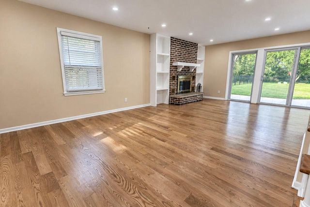 10166 S Nicholson ROAD, Oak Creek, WI 53154