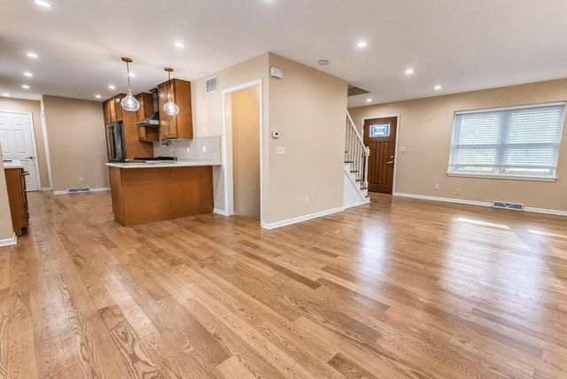 10166 S Nicholson ROAD, Oak Creek, WI 53154