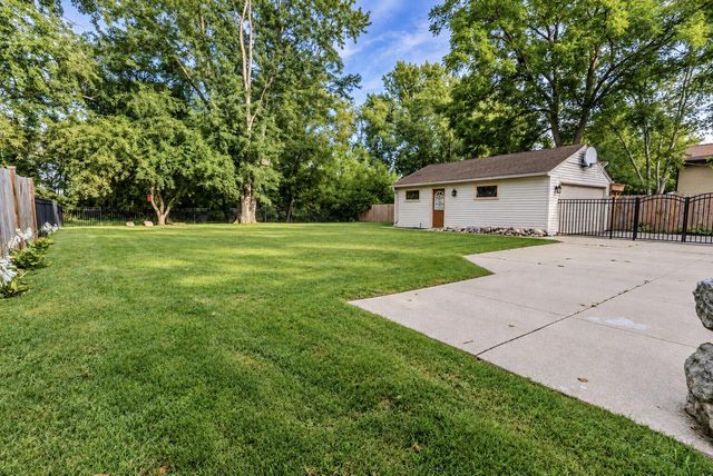10166 S Nicholson ROAD, Oak Creek, WI 53154